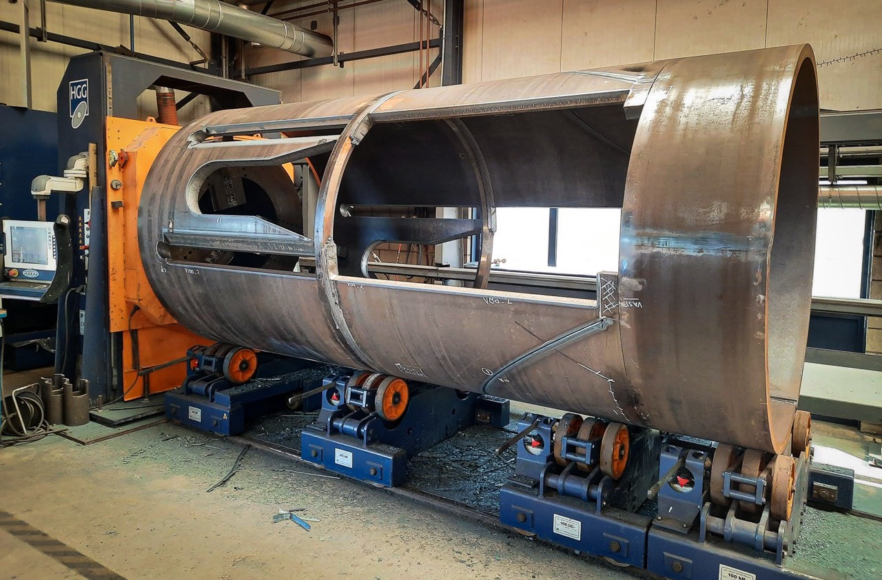 Outsource your pipe cutting to us, no matter the size: large or small diameters, short or long, thin or thick-walled. We guarantee precision and perfection in every cut, regardless of the dimensions.